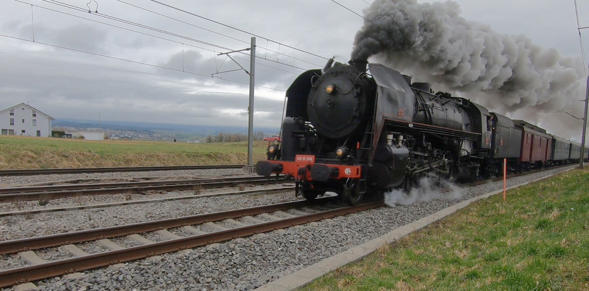 Une locomotive à vapeur dans la plaine de l’Orbe !